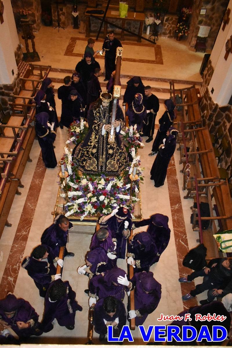 La procesión de la Virgen de los Dolores llena de recogimiento el casco antiguo de Caravaca