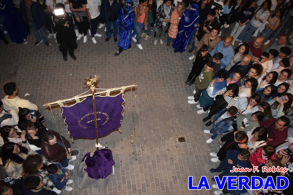 La procesión de la Virgen de los Dolores llena de recogimiento el casco antiguo de Caravaca