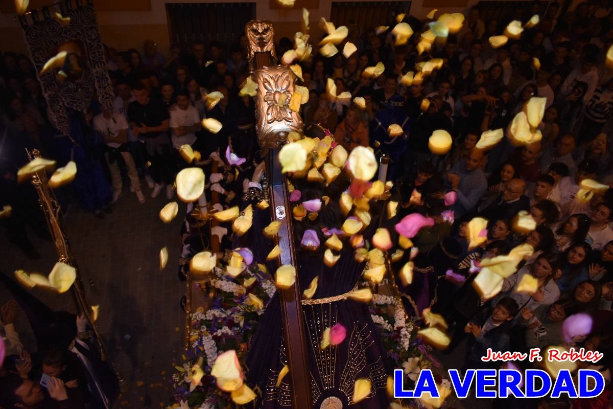 La procesión de la Virgen de los Dolores llena de recogimiento el casco antiguo de Caravaca