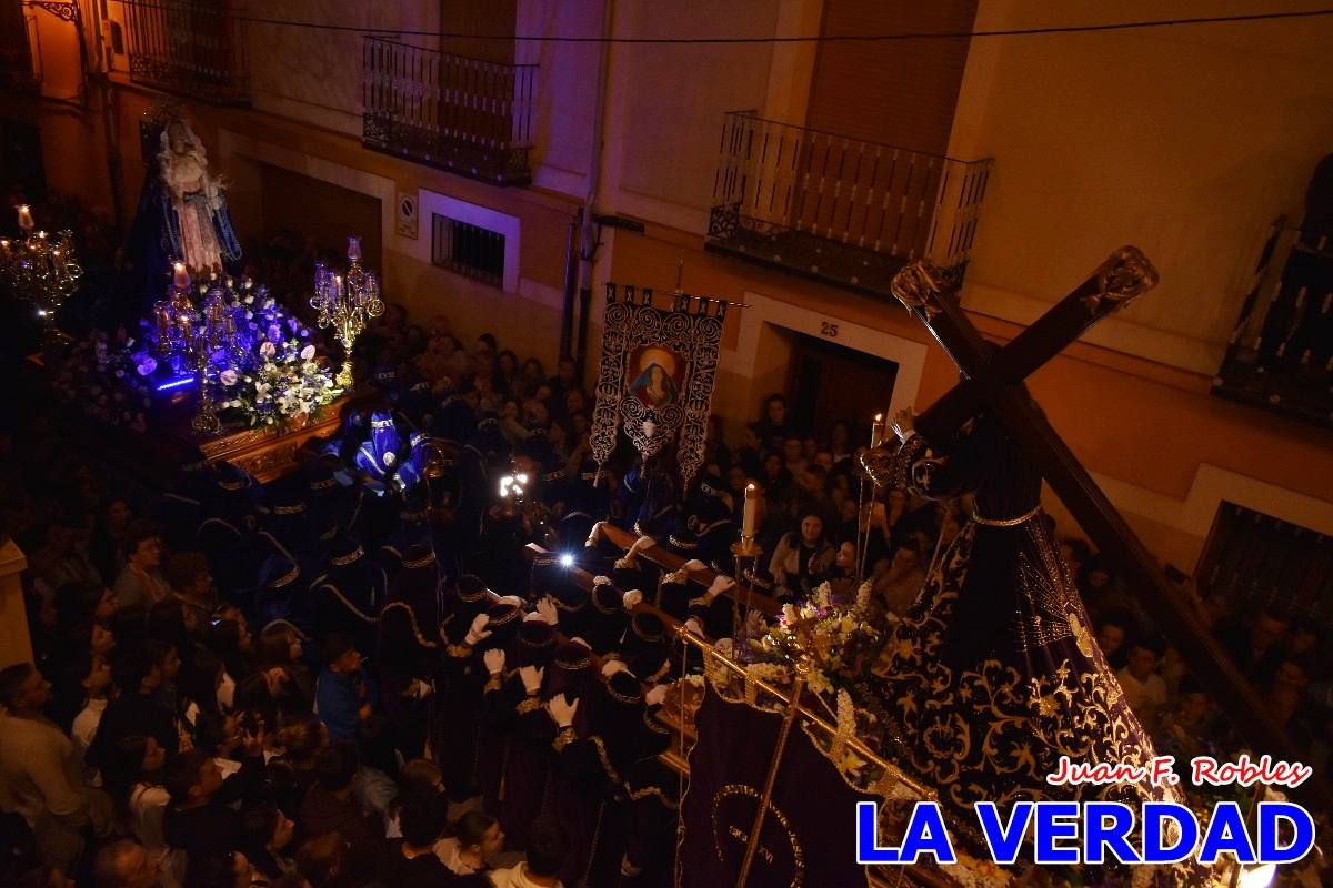 La procesión de la Virgen de los Dolores llena de recogimiento el casco antiguo de Caravaca