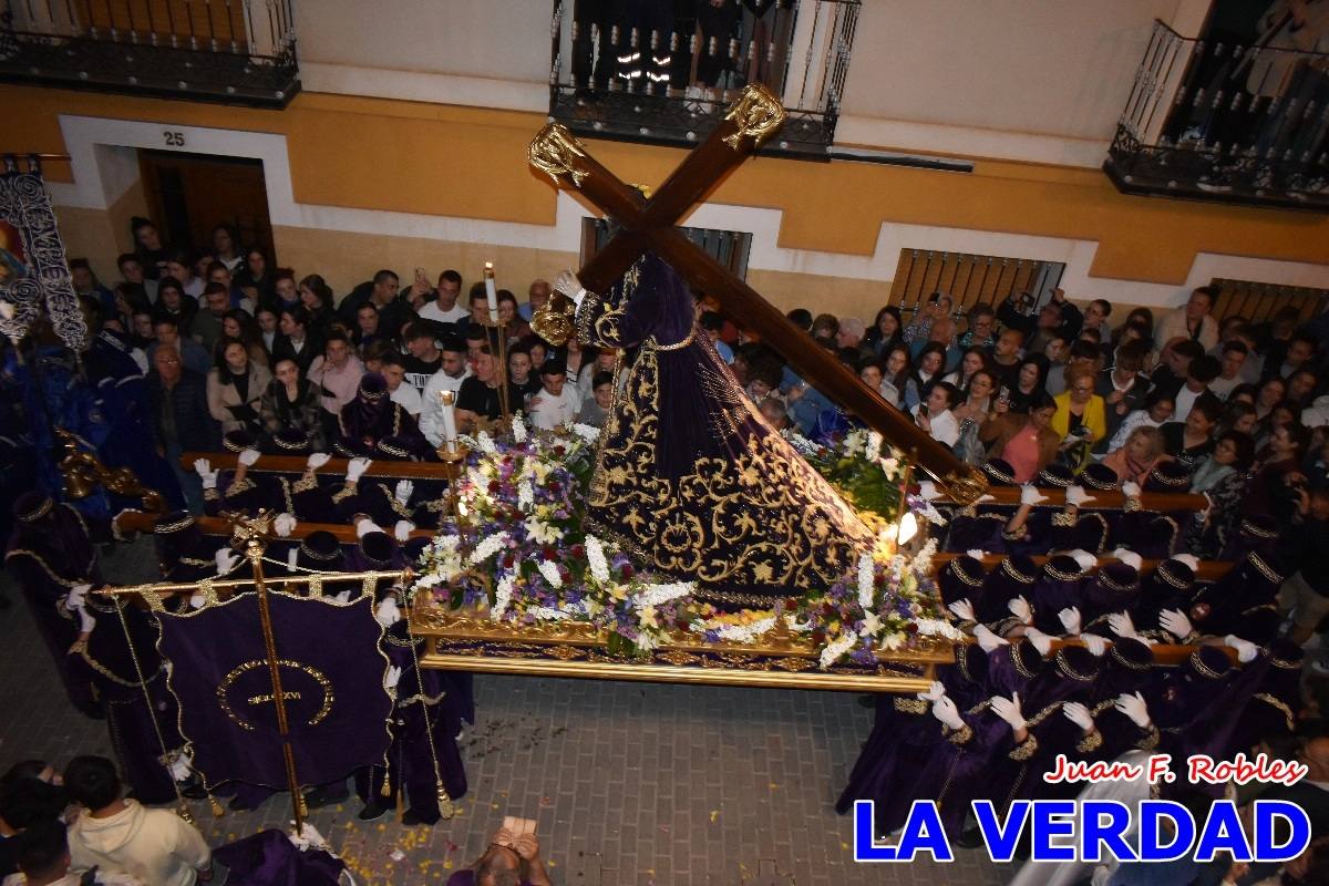 La procesión de la Virgen de los Dolores llena de recogimiento el casco antiguo de Caravaca
