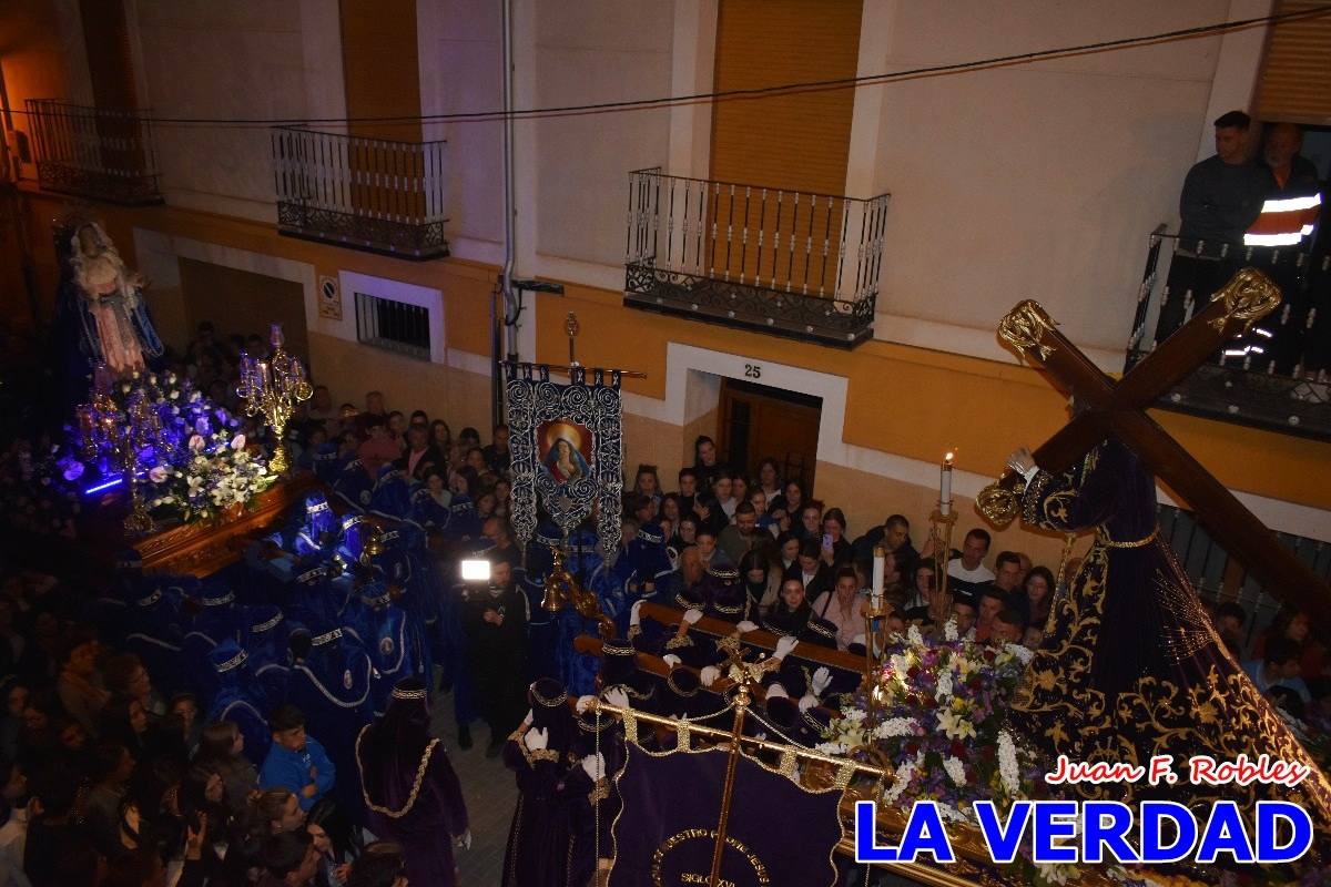 La procesión de la Virgen de los Dolores llena de recogimiento el casco antiguo de Caravaca
