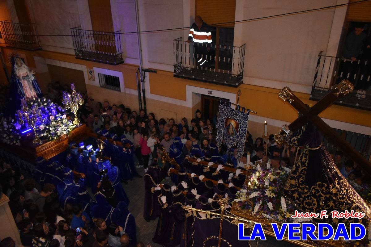 La procesión de la Virgen de los Dolores llena de recogimiento el casco antiguo de Caravaca