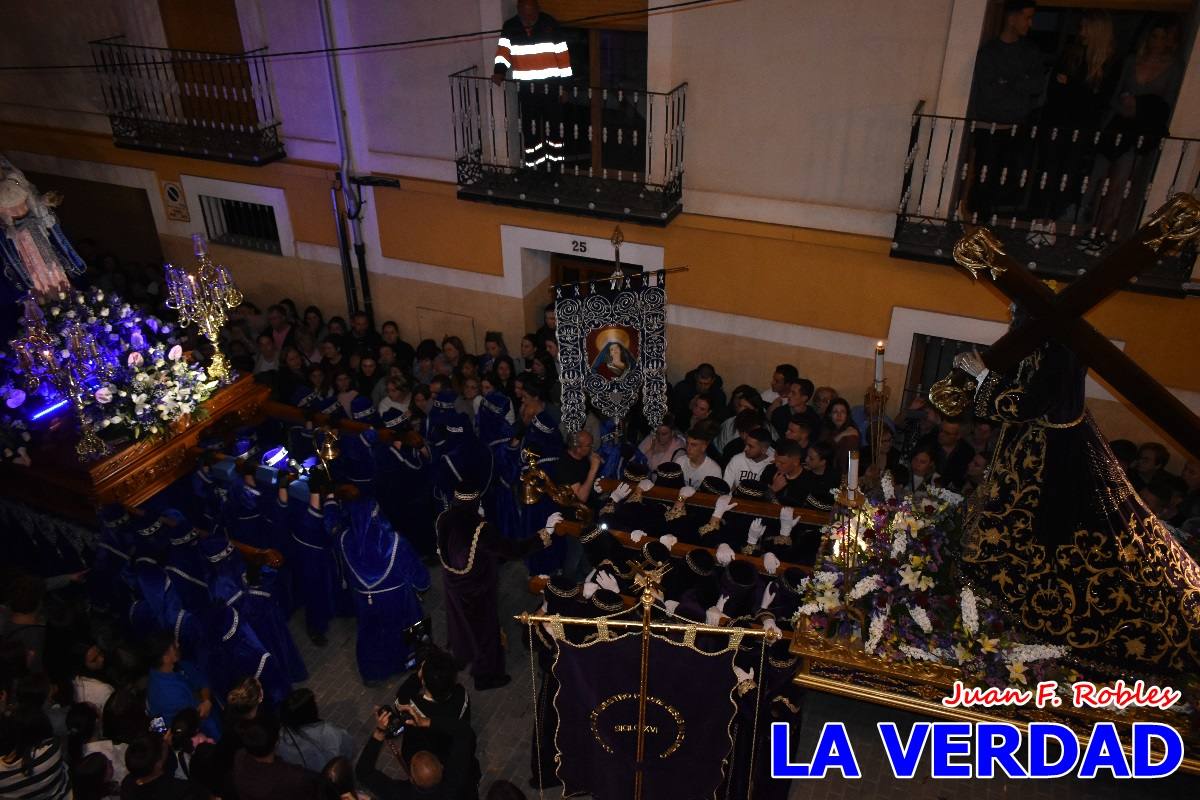 La procesión de la Virgen de los Dolores llena de recogimiento el casco antiguo de Caravaca