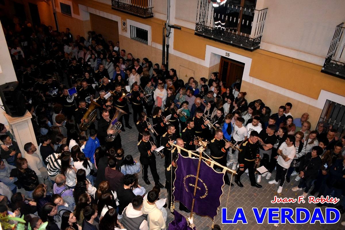 La procesión de la Virgen de los Dolores llena de recogimiento el casco antiguo de Caravaca