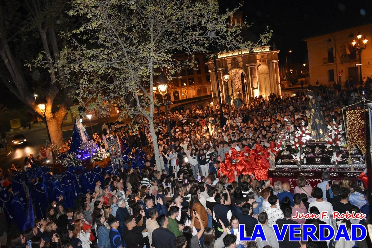 La procesión de la Virgen de los Dolores llena de recogimiento el casco antiguo de Caravaca