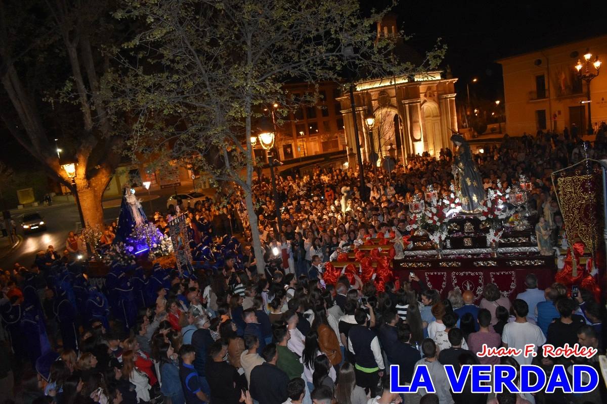 La procesión de la Virgen de los Dolores llena de recogimiento el casco antiguo de Caravaca