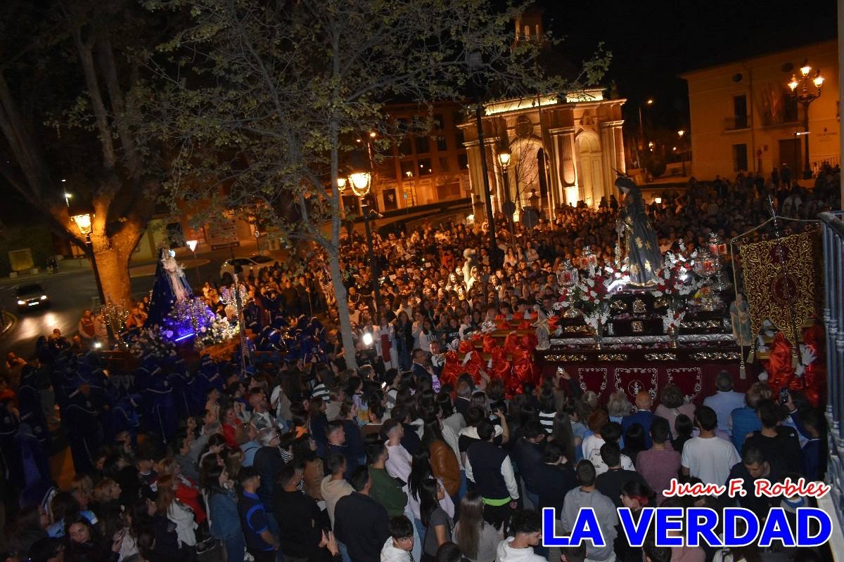 La procesión de la Virgen de los Dolores llena de recogimiento el casco antiguo de Caravaca