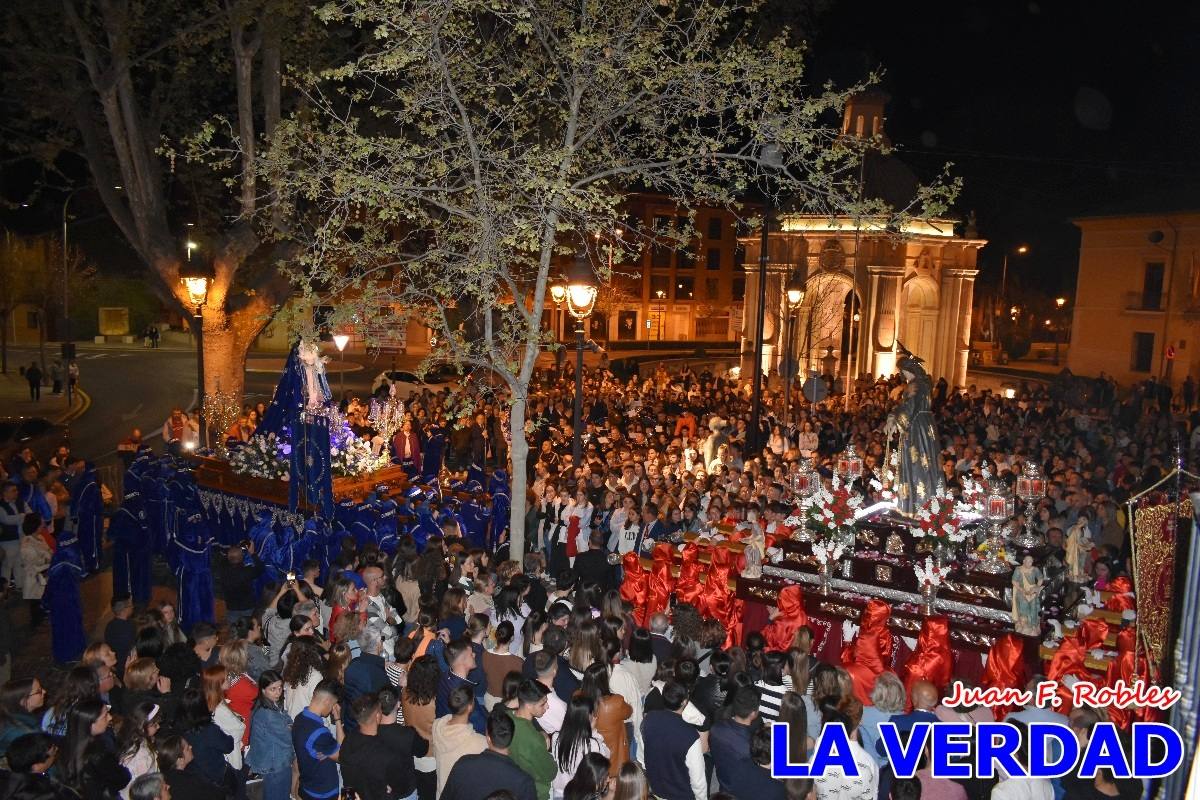 La procesión de la Virgen de los Dolores llena de recogimiento el casco antiguo de Caravaca