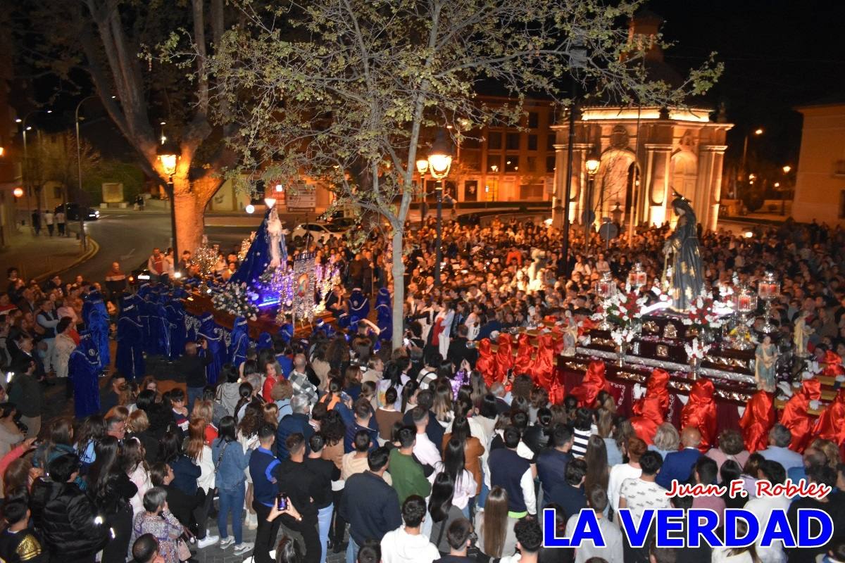 La procesión de la Virgen de los Dolores llena de recogimiento el casco antiguo de Caravaca