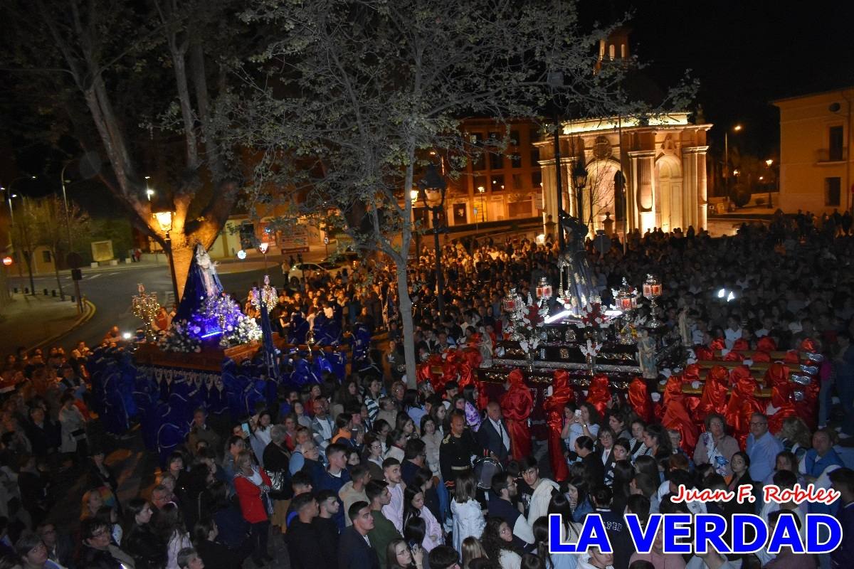 La procesión de la Virgen de los Dolores llena de recogimiento el casco antiguo de Caravaca