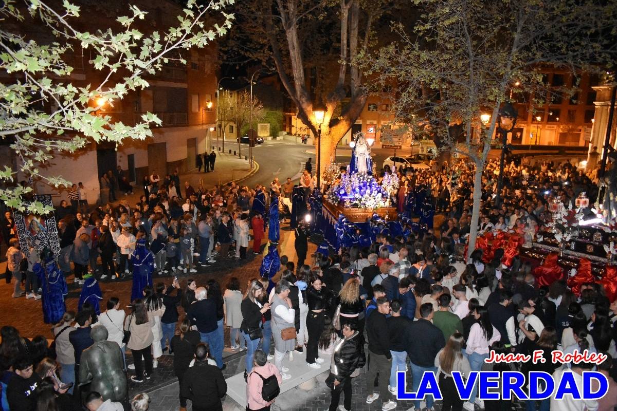 La procesión de la Virgen de los Dolores llena de recogimiento el casco antiguo de Caravaca