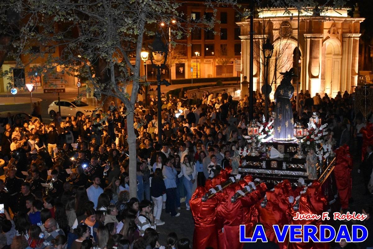 La procesión de la Virgen de los Dolores llena de recogimiento el casco antiguo de Caravaca