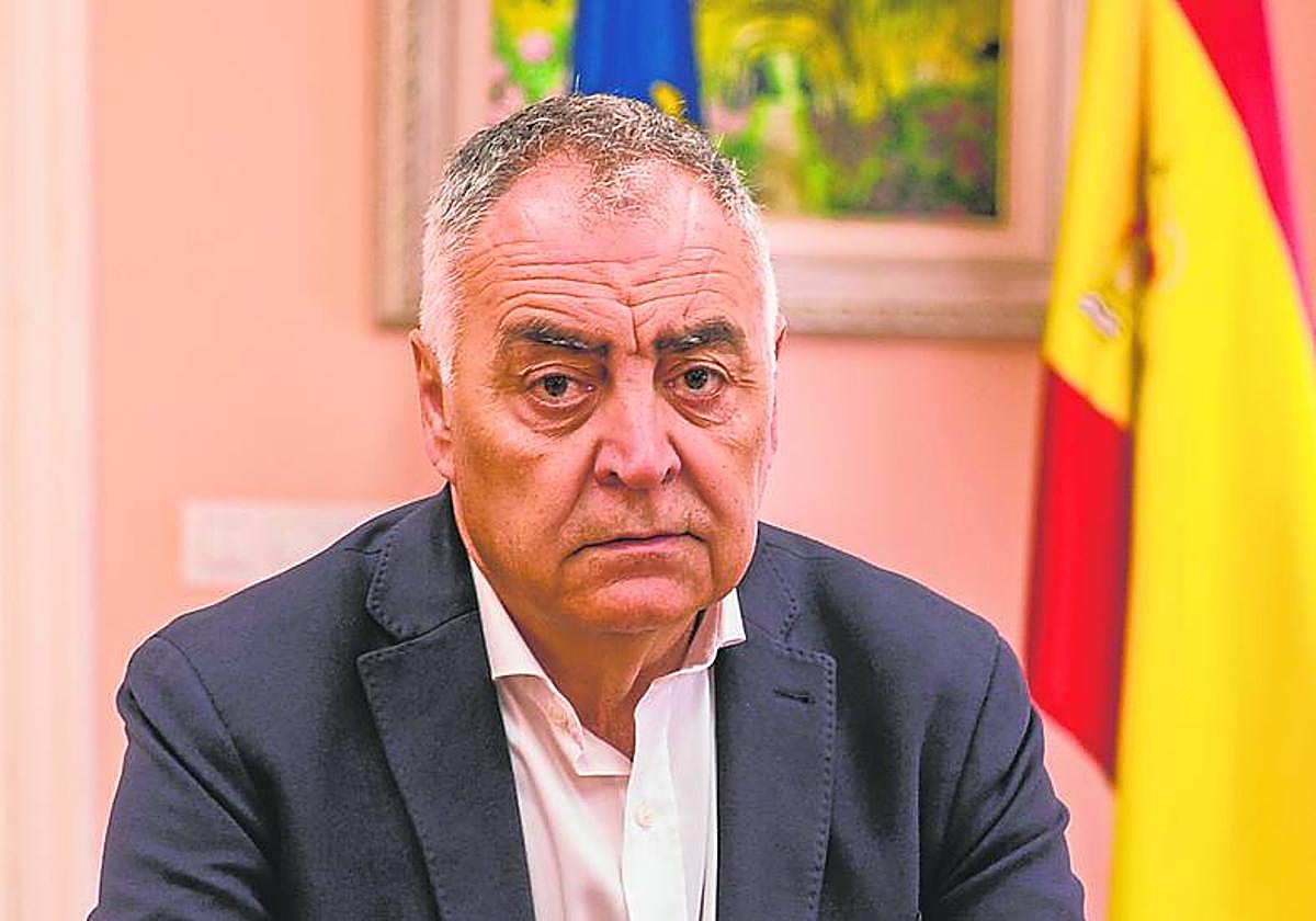 Antonio Alonso, en la sala de reuniones del Palacio Marqués de Rafal.