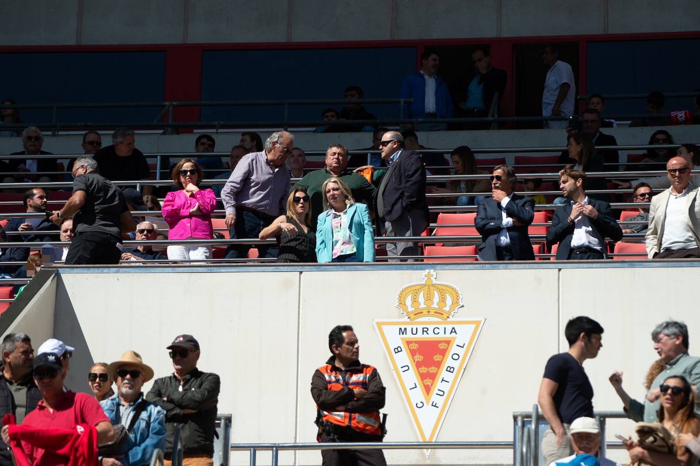 Búscate en las gradas del Enrique Roca en la victoria frente al Cornellá