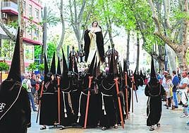 La impresionante obra de Antonio Jesús Yuste Navarro a su paso por el centro de Murcia.