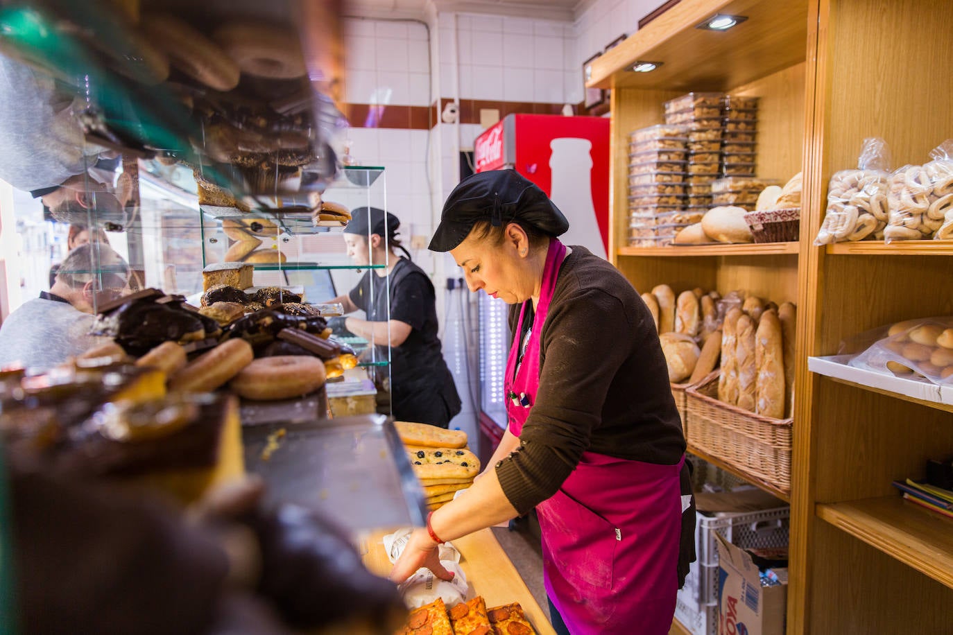 Así se hacen las famosas monas del Horno del Obispo