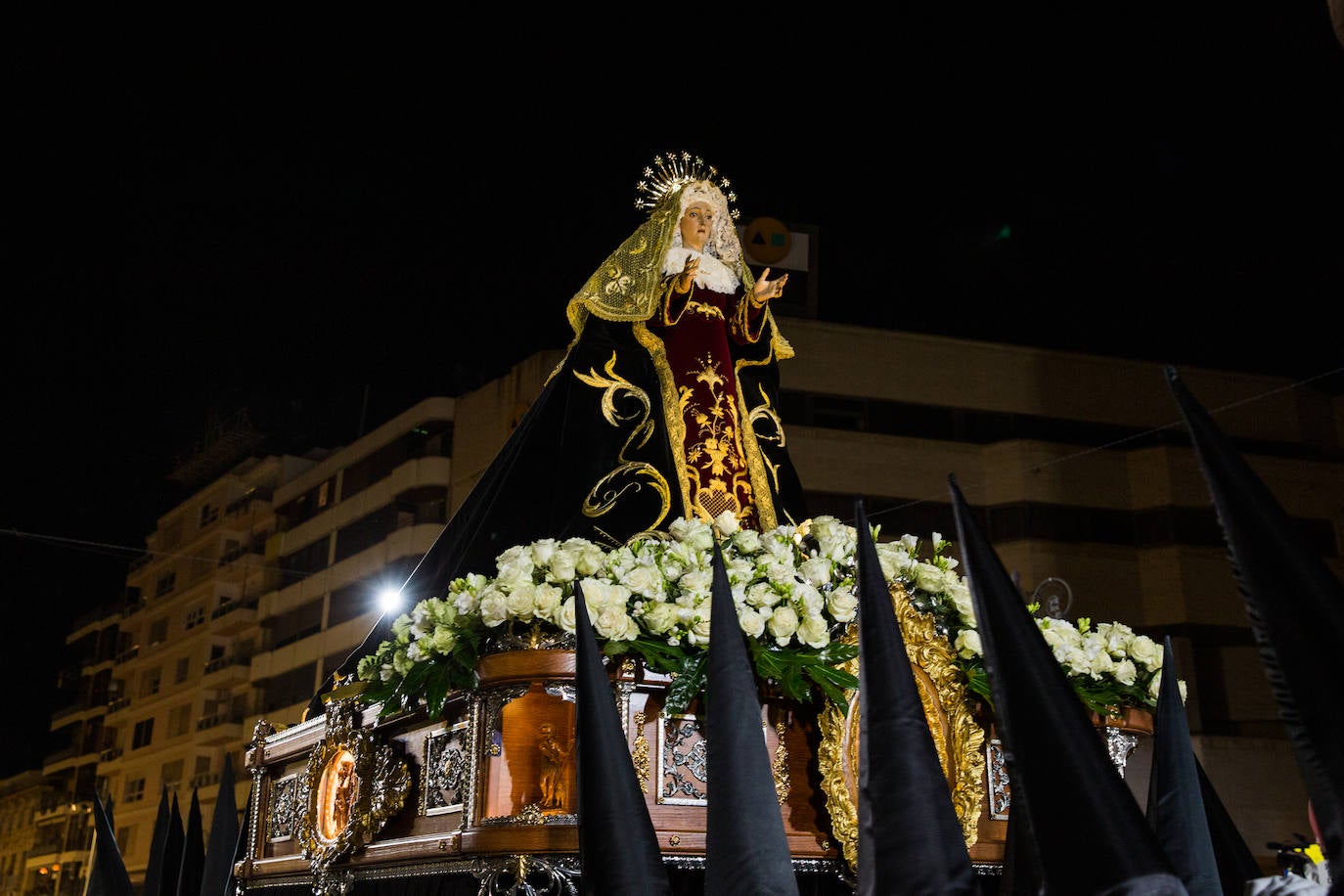 Los Azotes y el Cristo de Zalamea prenden el incienso de la Pasión
