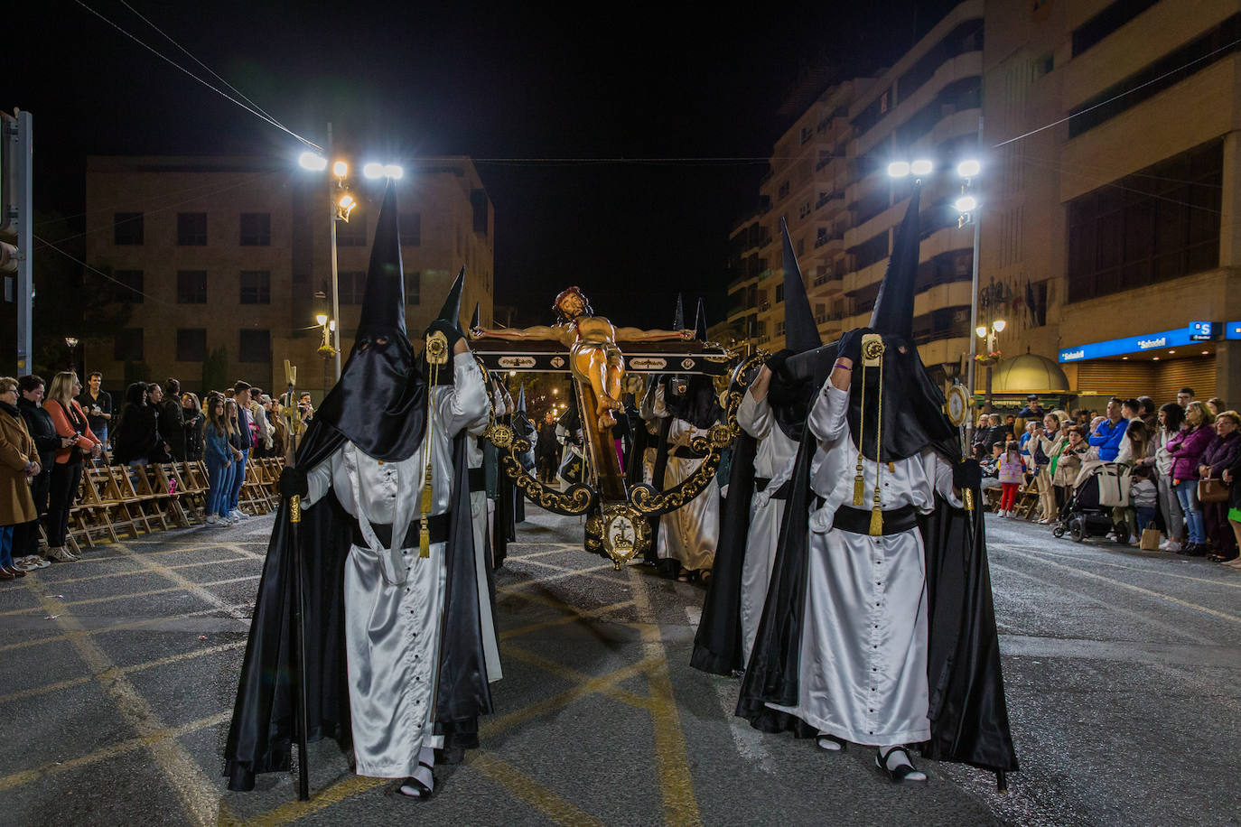 Los Azotes y el Cristo de Zalamea prenden el incienso de la Pasión