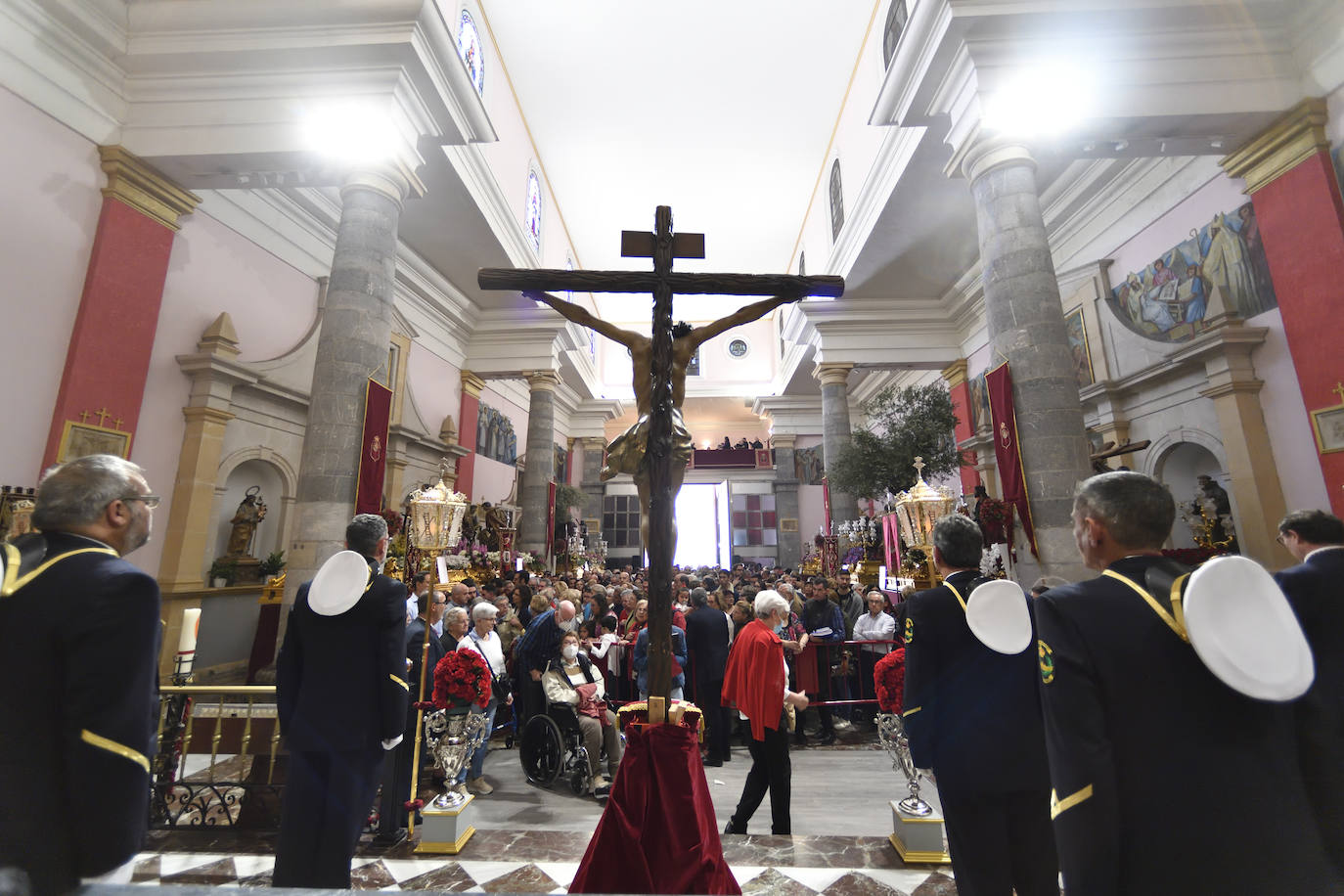 El besapié del Cristo del Perdón en Murcia, en imágenes