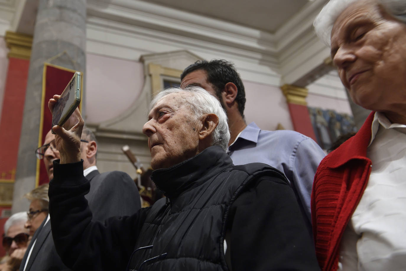 El besapié del Cristo del Perdón en Murcia, en imágenes