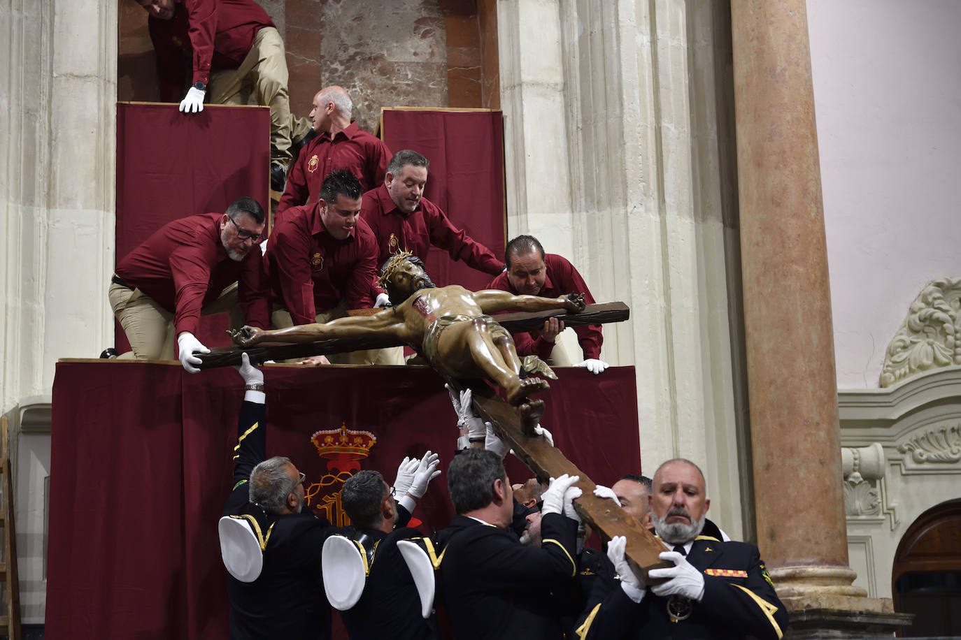 El besapié del Cristo del Perdón en Murcia, en imágenes