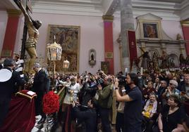 El besapié del Cristo del Perdón en Murcia, en imágenes