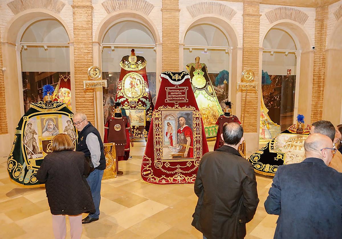 El Paso Azul de Lorca presenta sus nuevos bordados