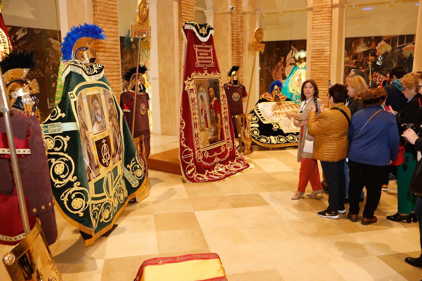 El Paso Azul de Lorca presenta sus nuevos bordados