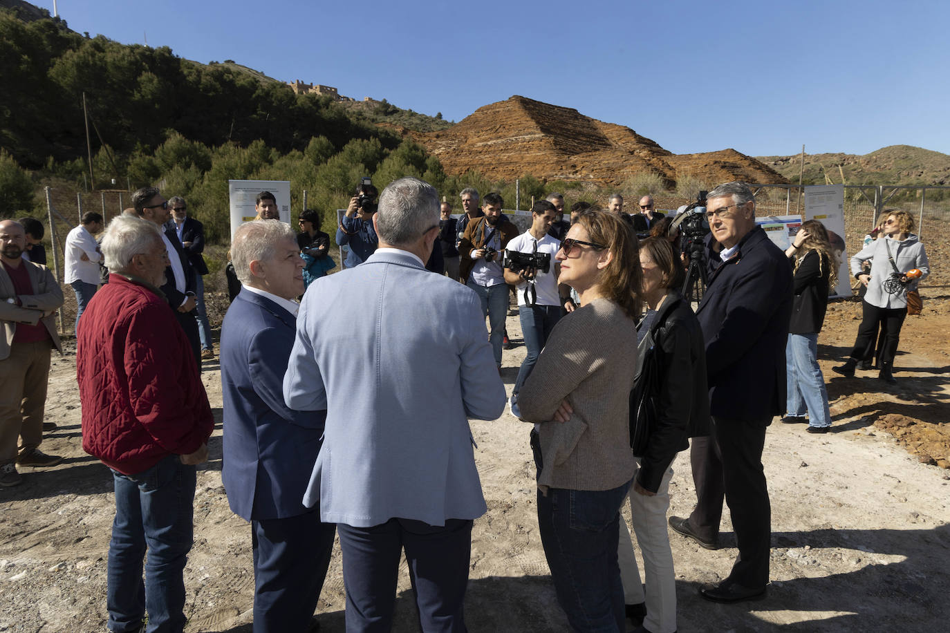 Las imágenes de la visita de Teresa Ribera a La Manga y La Unión