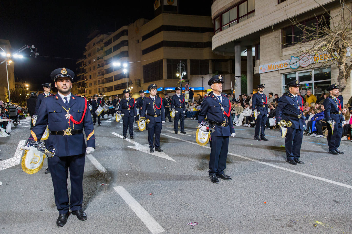 Militares, guardias civiles y armaos imprimen carácter marcial al Lunes Santo