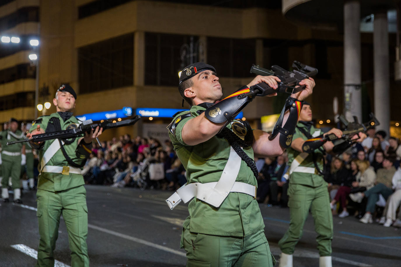 Militares, guardias civiles y armaos imprimen carácter marcial al Lunes Santo