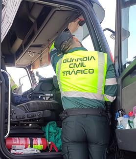 Imagen secundaria 2 - Cae una trama que pasaba la ITV a vehículos con graves deficiencias en Balsapintada