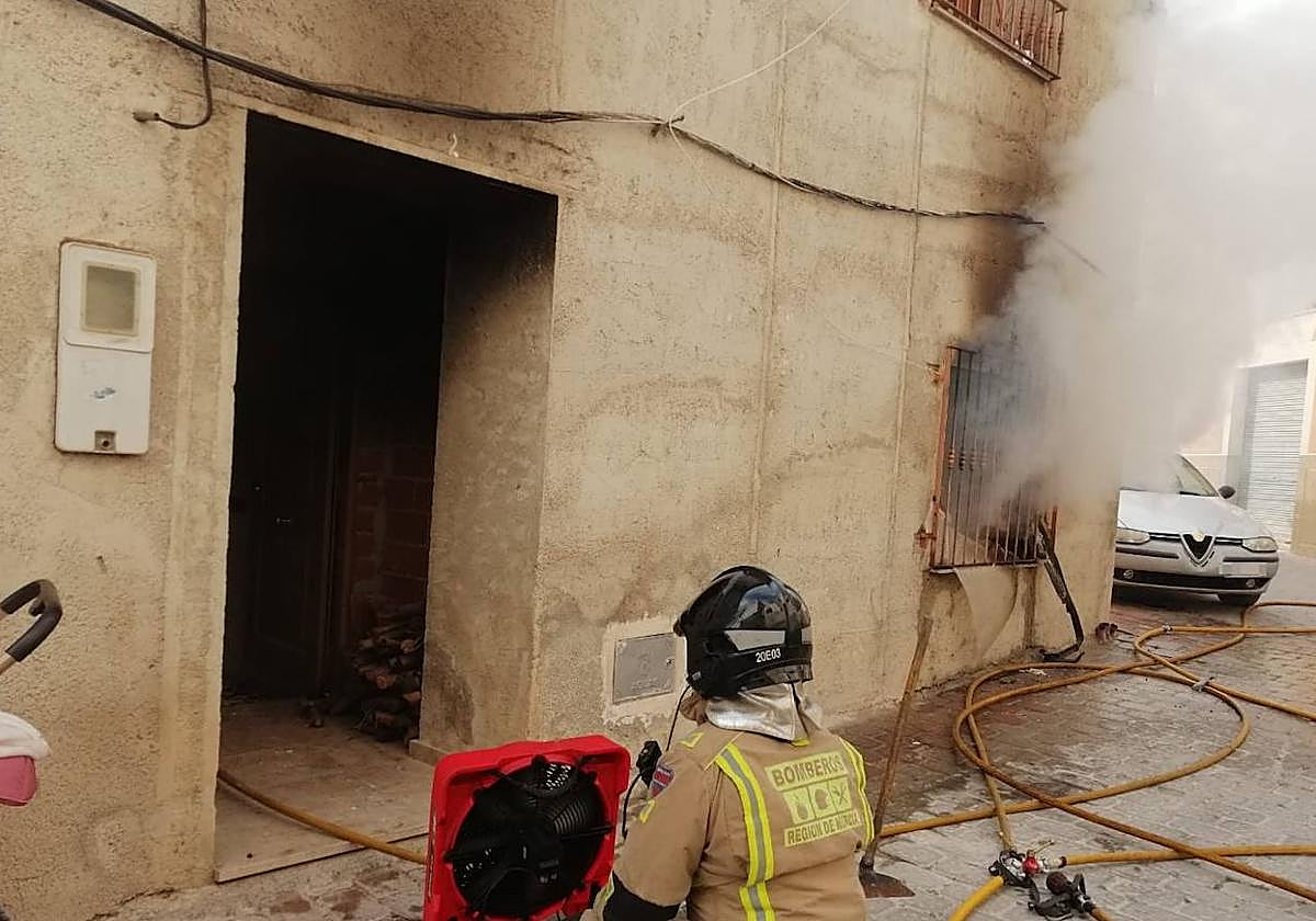 La vivienda incendiada en Cehegín.