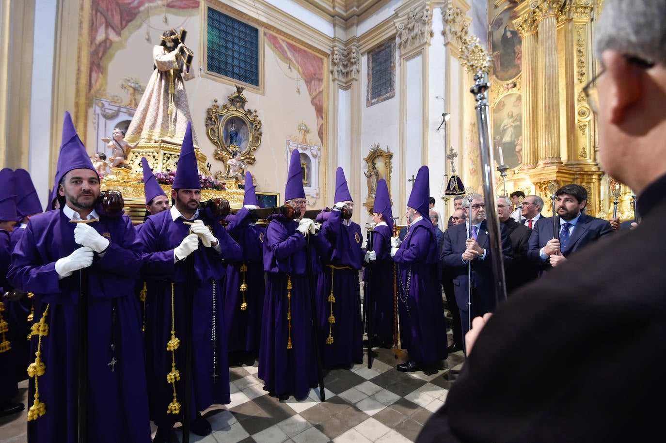 Multitudinario traslado de Nuestro Padre Jesús Nazareno