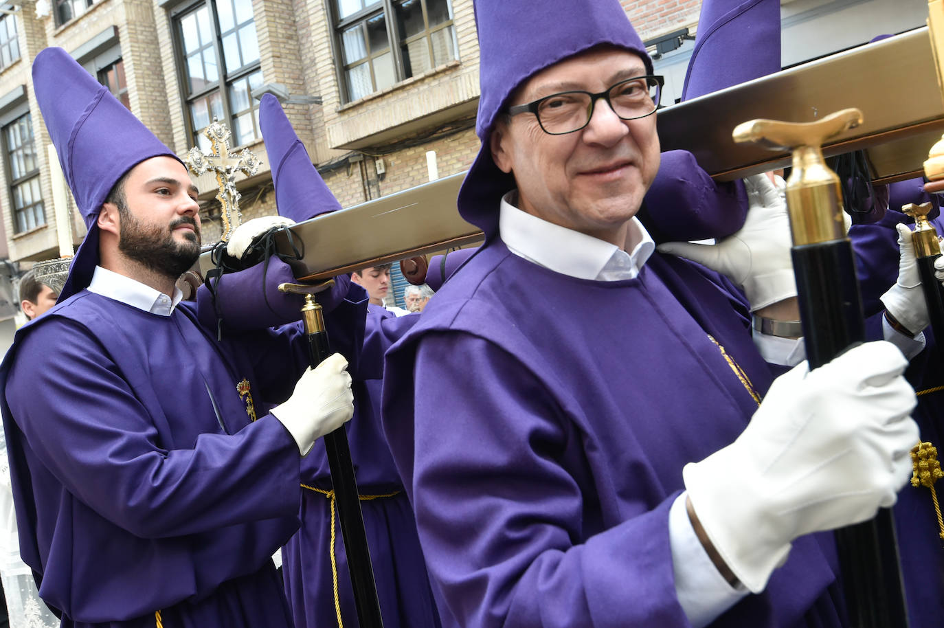 Multitudinario traslado de Nuestro Padre Jesús Nazareno