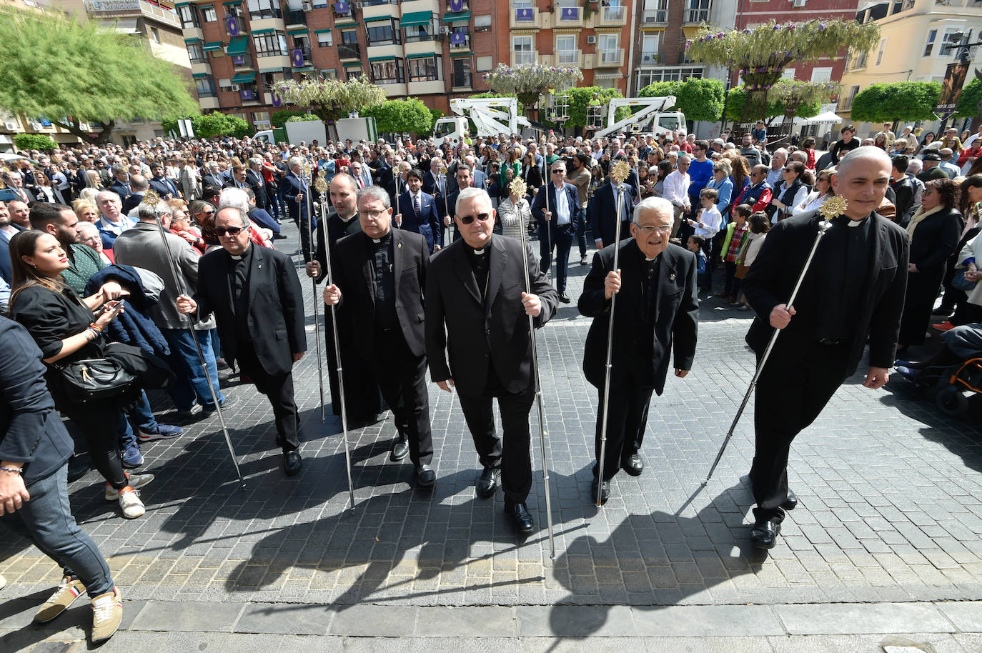 Multitudinario traslado de Nuestro Padre Jesús Nazareno