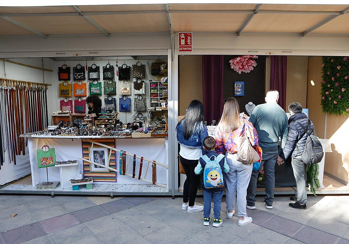 El mercado de artesanía de Lorca cumple su 30 aniversario