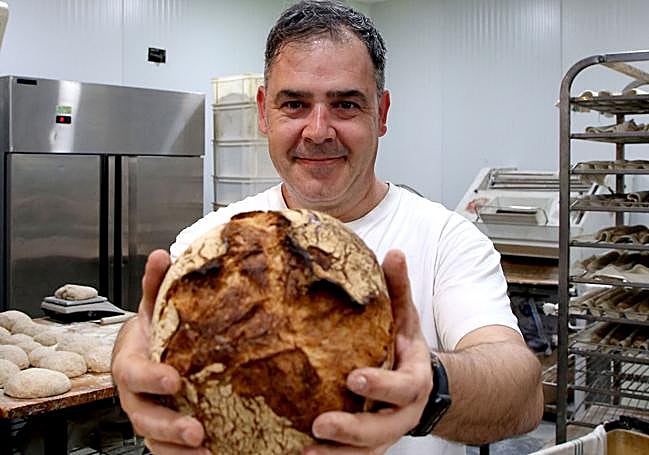 Raúl Ferre, en su obrador de Murcia.