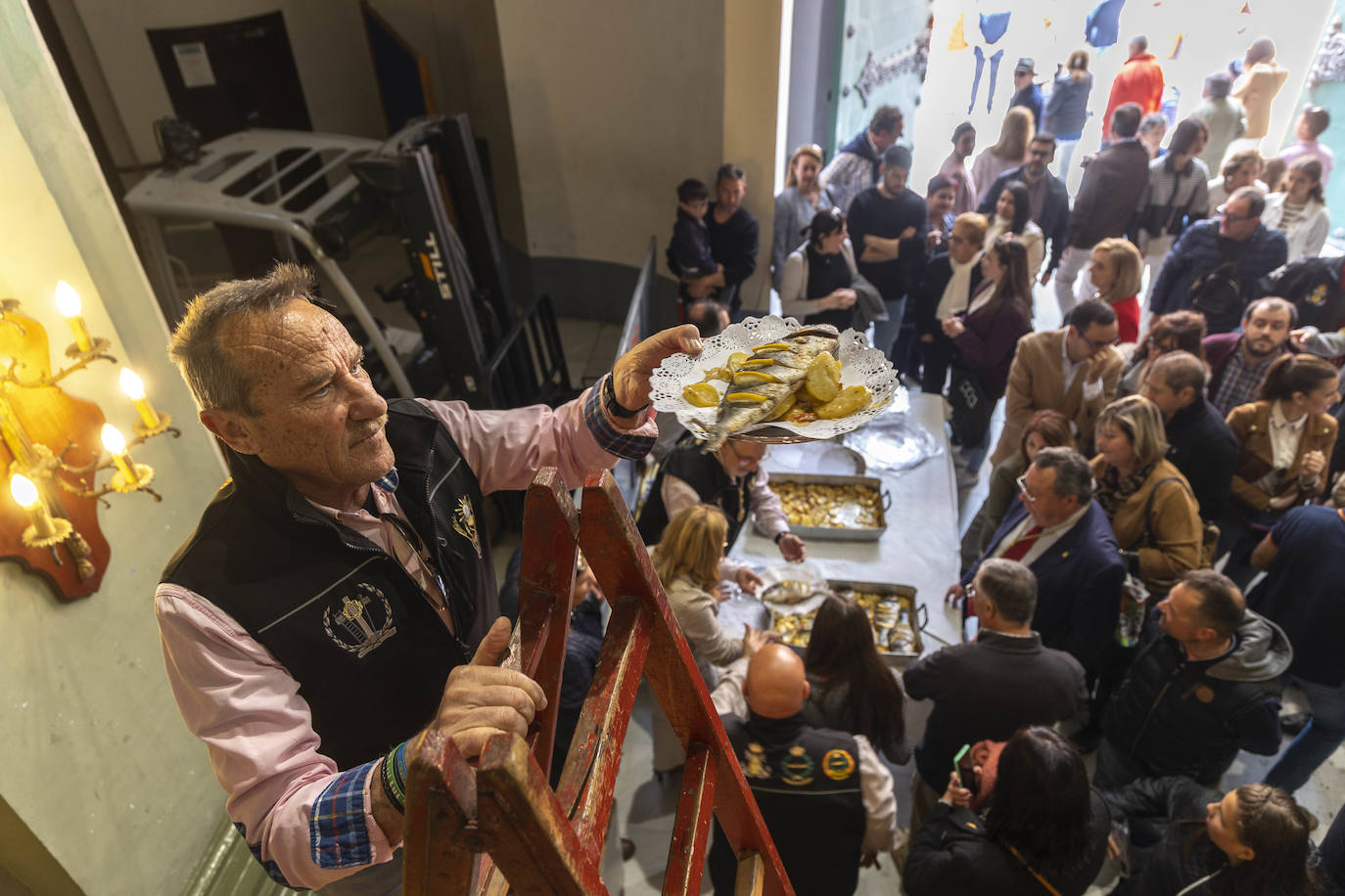 Cartageneros y turistas se echan a la calle en Semana Santa
