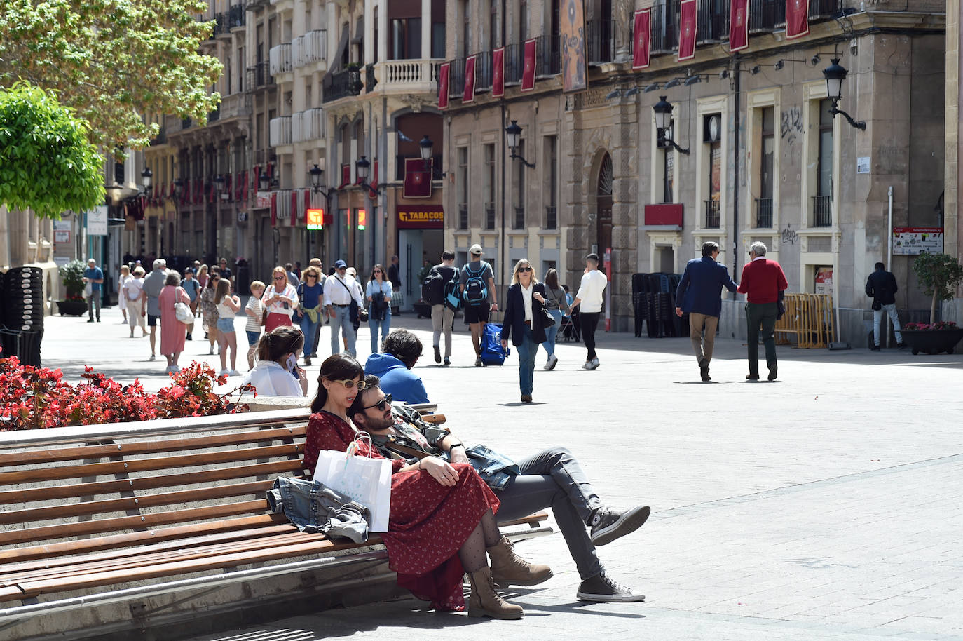 Las terrazas de Murcia se llenan en Jueves Santo