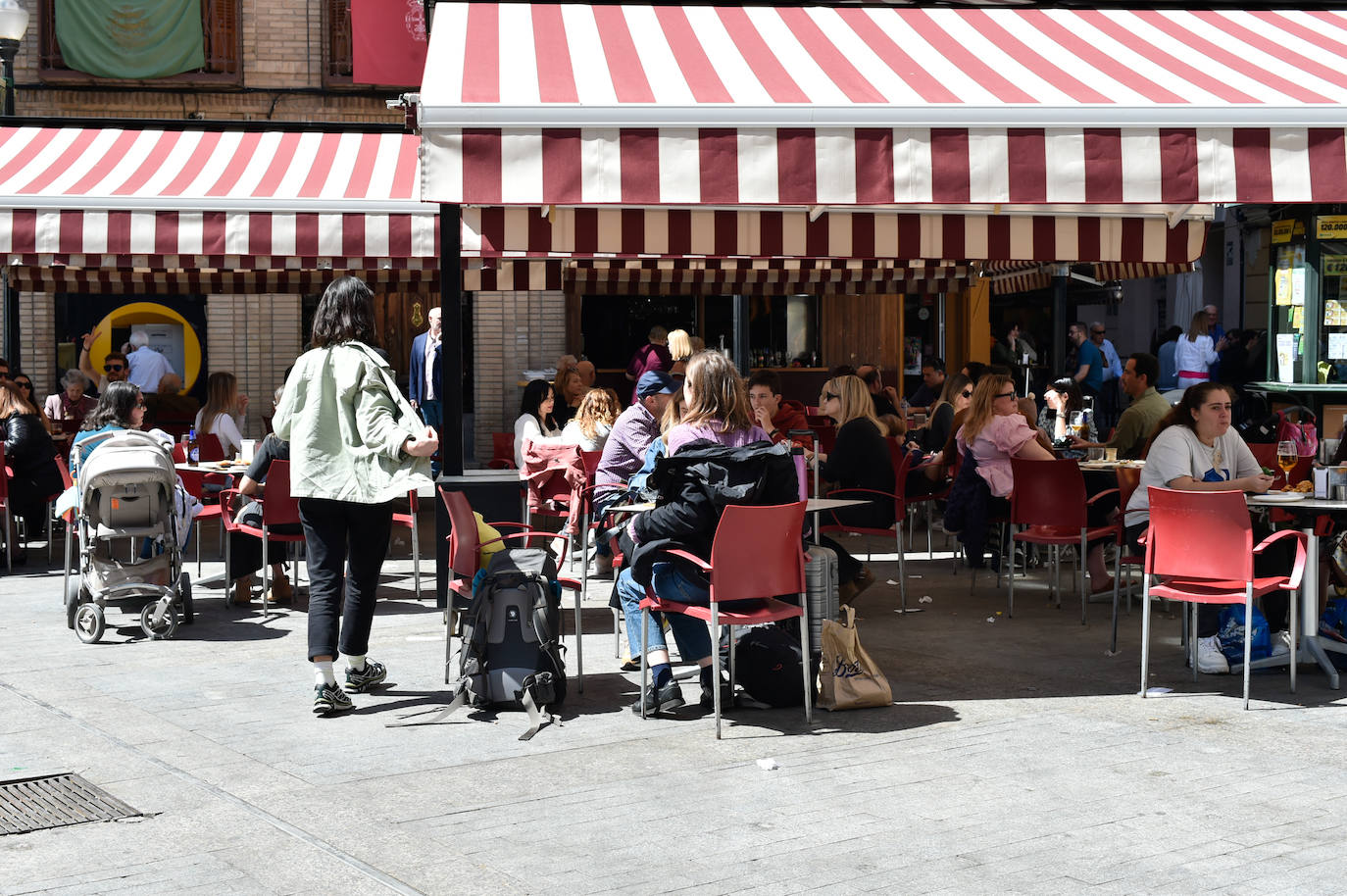 Las terrazas de Murcia se llenan en Jueves Santo