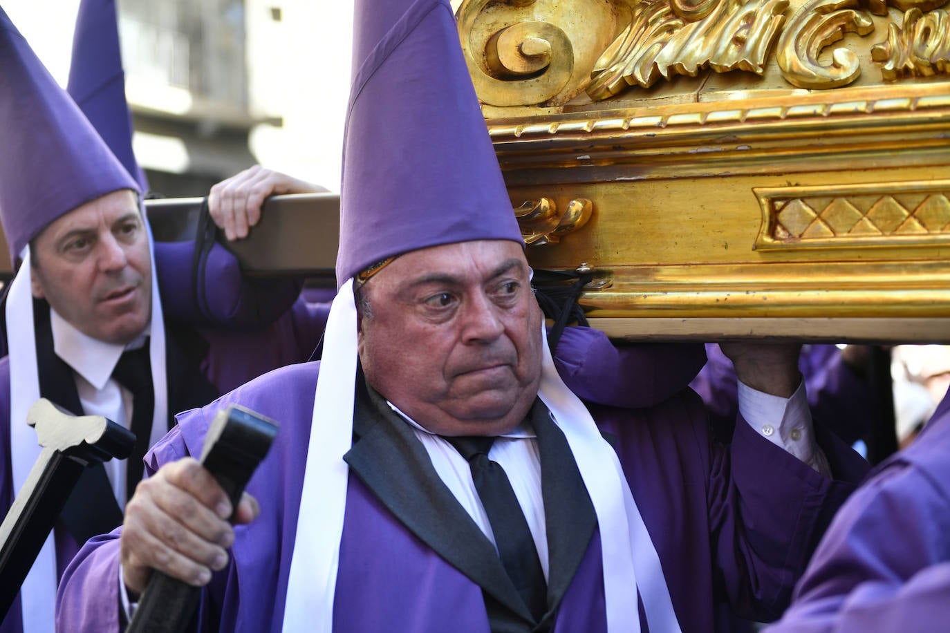 Los murcianos se emocionan con la procesión de Viernes Santo