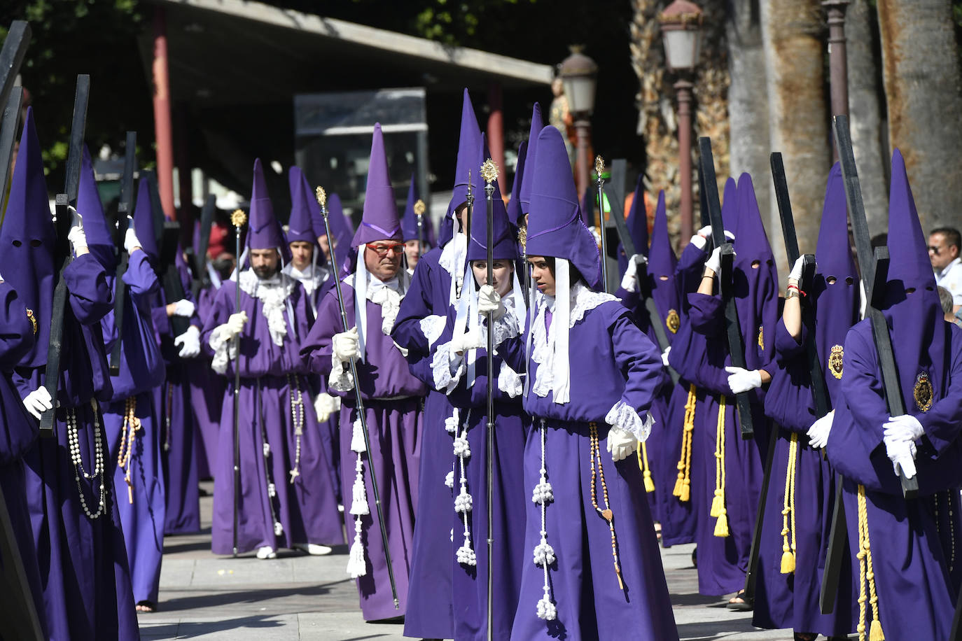 Los murcianos se emocionan con la procesión de Viernes Santo