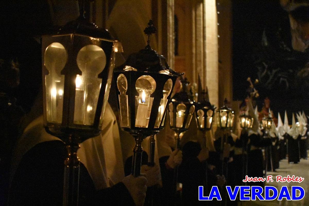 El Cristo de los Voluntarios inunda de solemnidad la medianoche