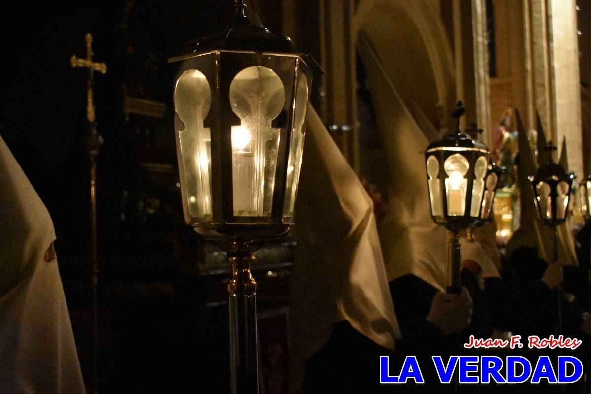 El Cristo de los Voluntarios inunda de solemnidad la medianoche