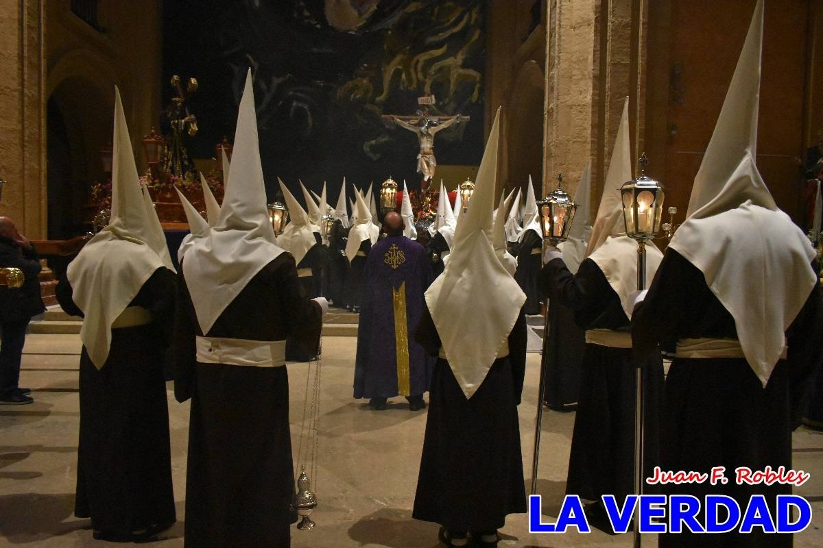 El Cristo de los Voluntarios inunda de solemnidad la medianoche