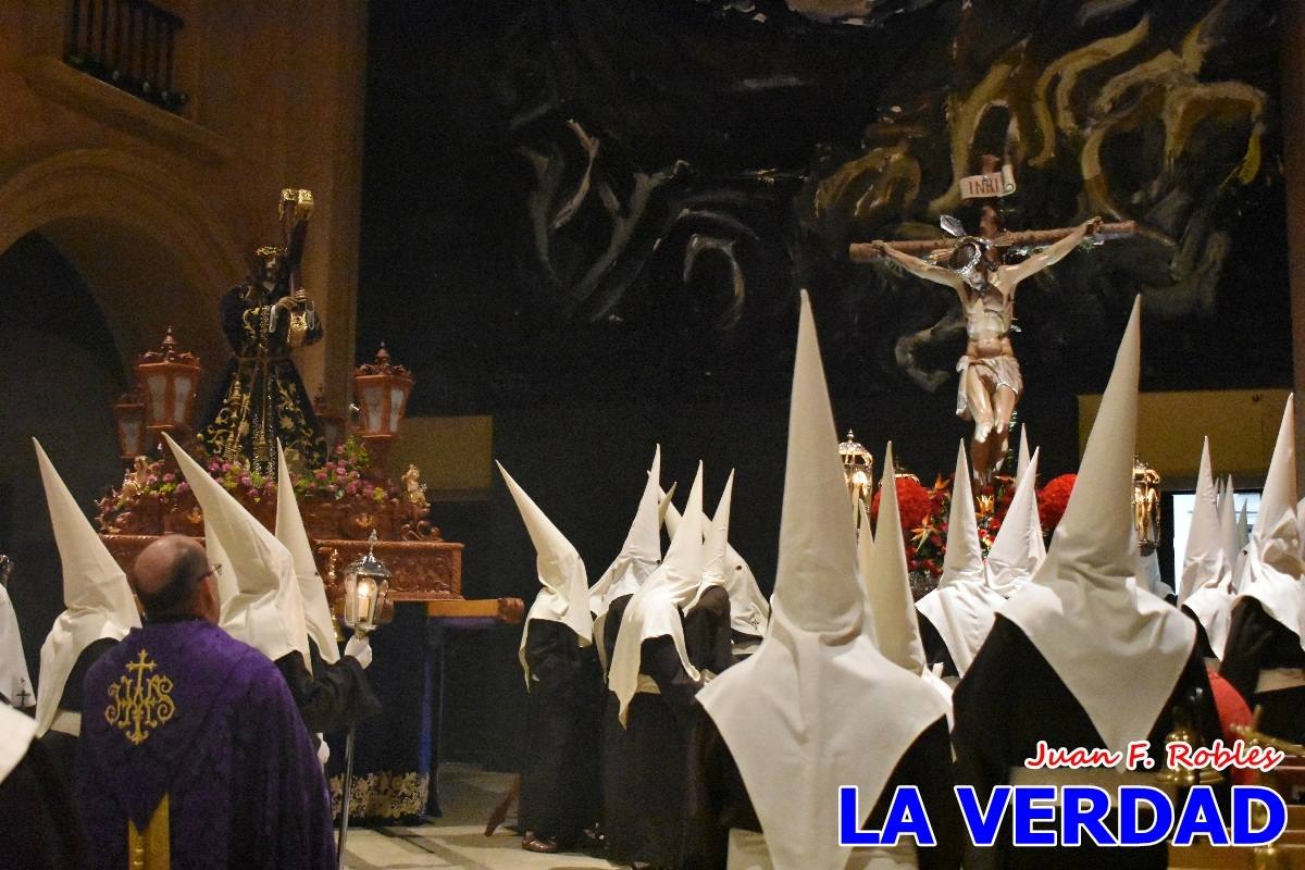 El Cristo de los Voluntarios inunda de solemnidad la medianoche