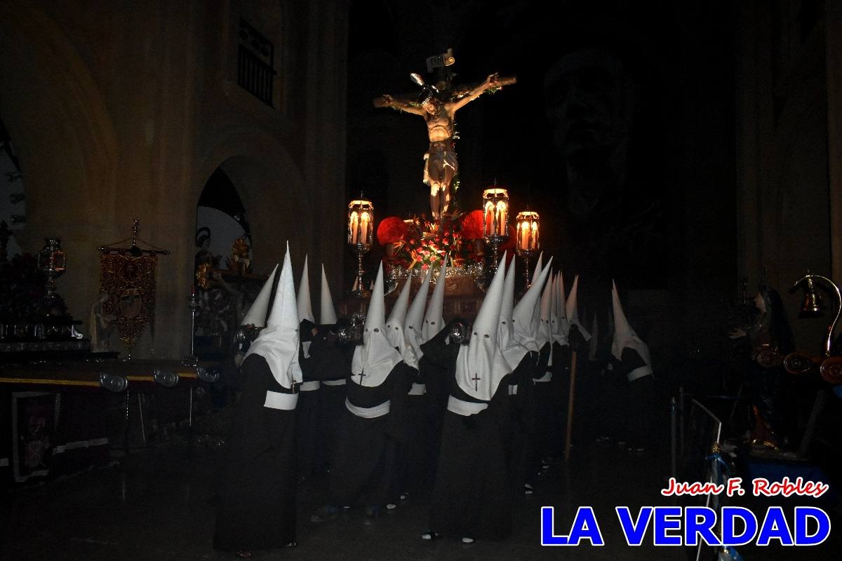 El Cristo de los Voluntarios inunda de solemnidad la medianoche