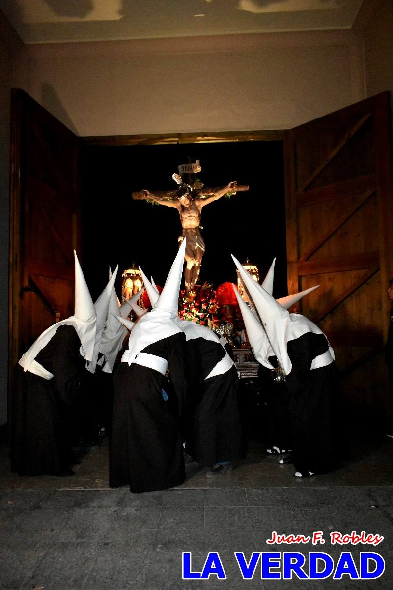 El Cristo de los Voluntarios inunda de solemnidad la medianoche